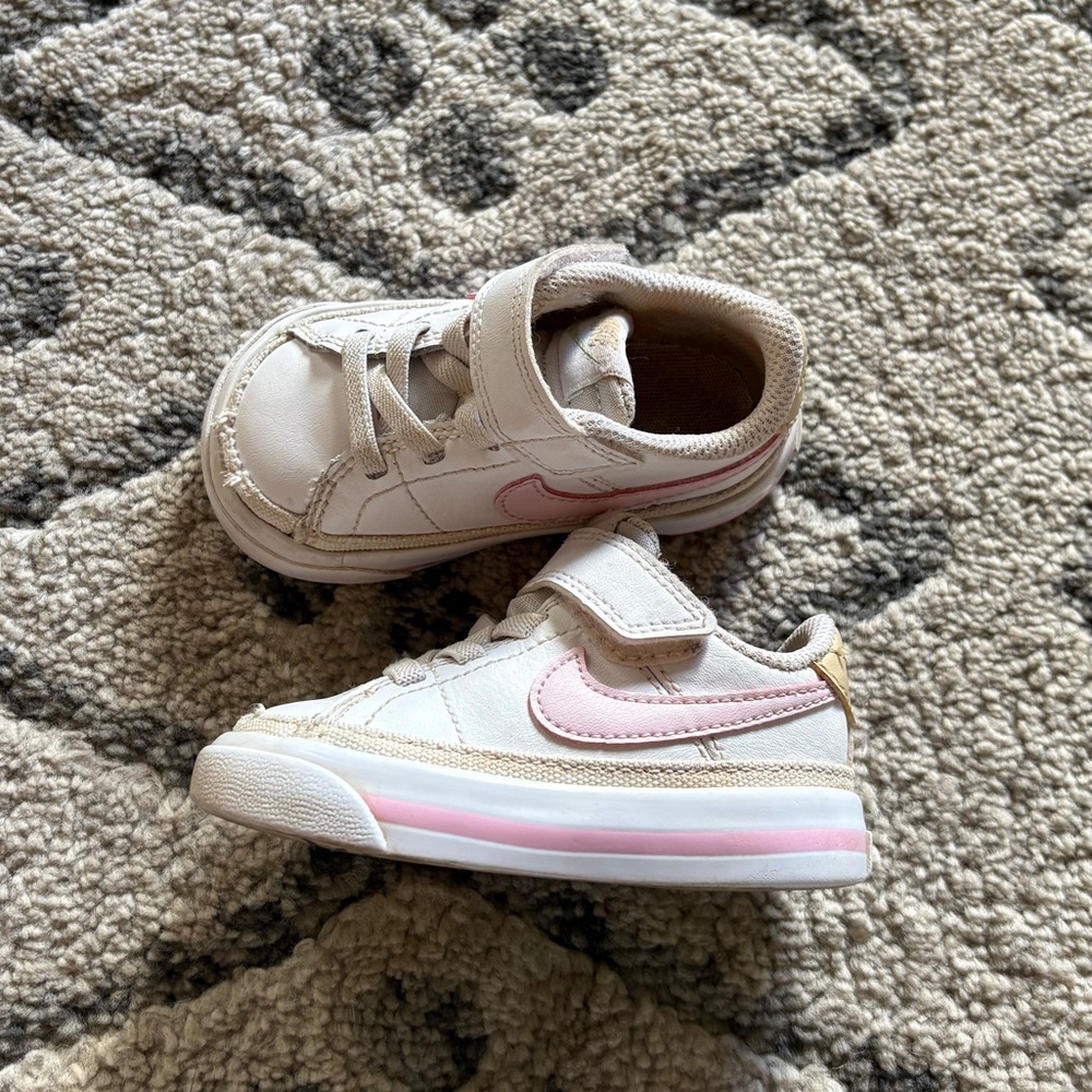 Nike court legacy in pink